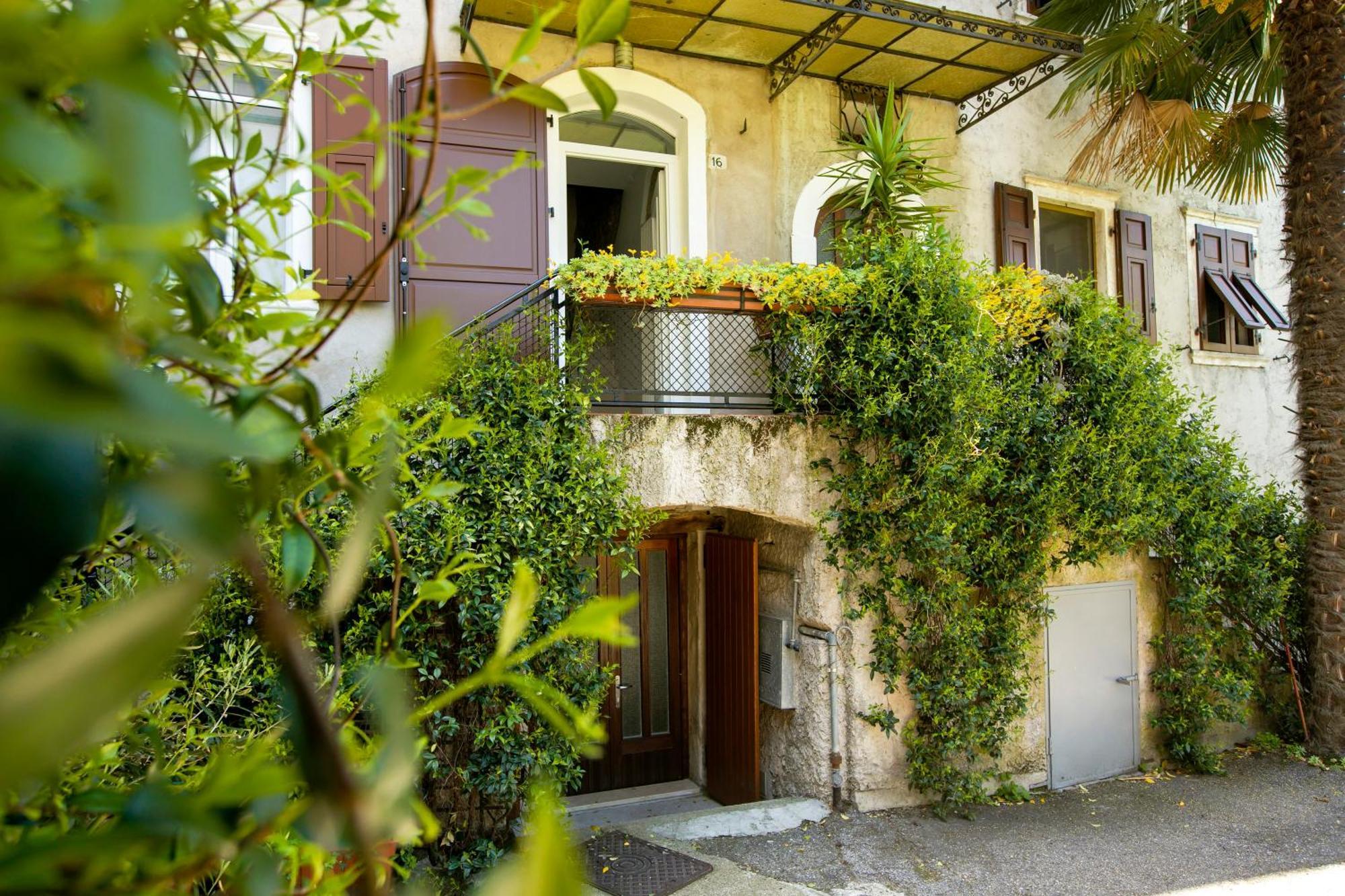 Casa Alla Grotta - Happy Rentals Арко Екстер'єр фото